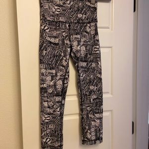 lululemon DISCONTINUED newspaper print 3/4 leggings